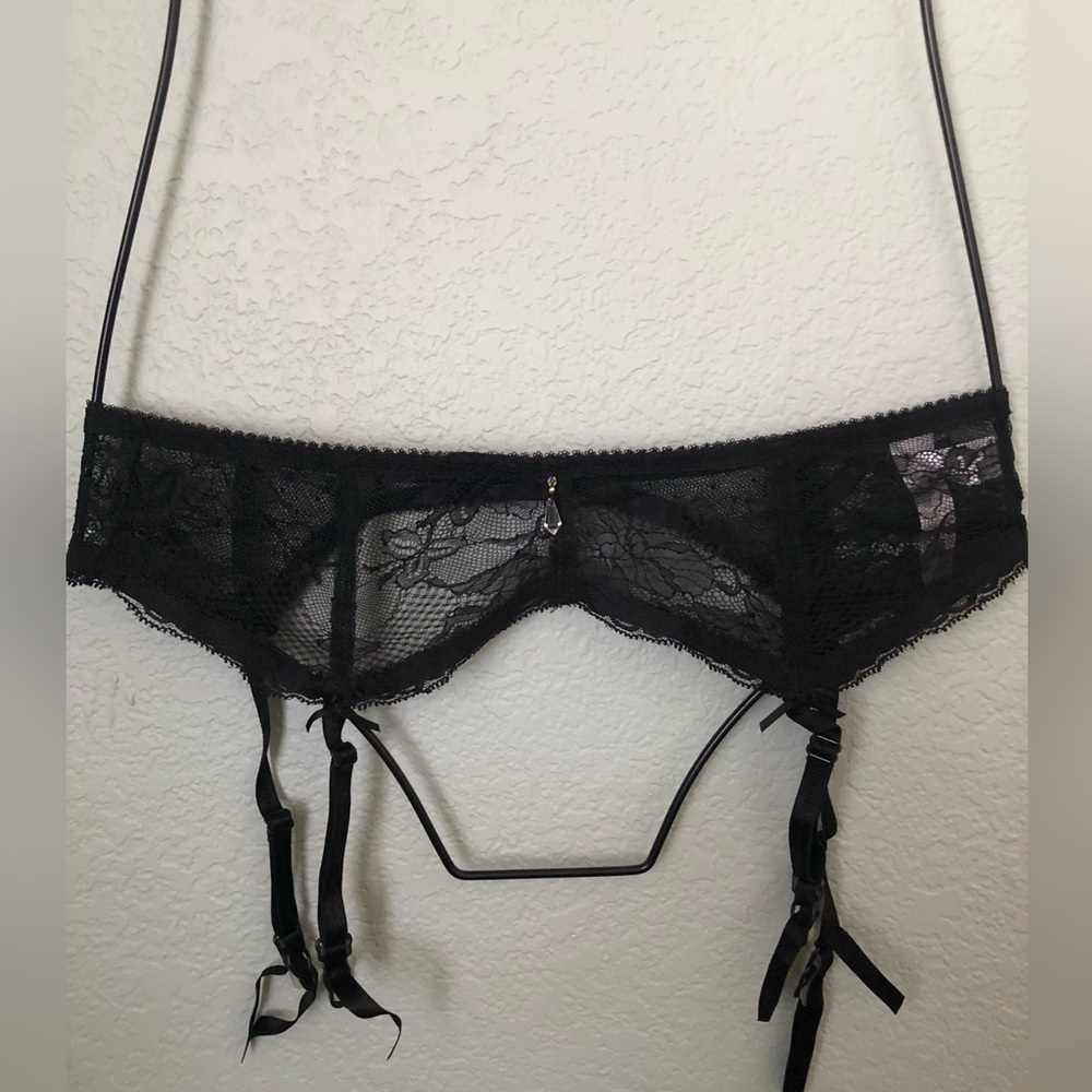 VTG secret treasures black garter Women Medium